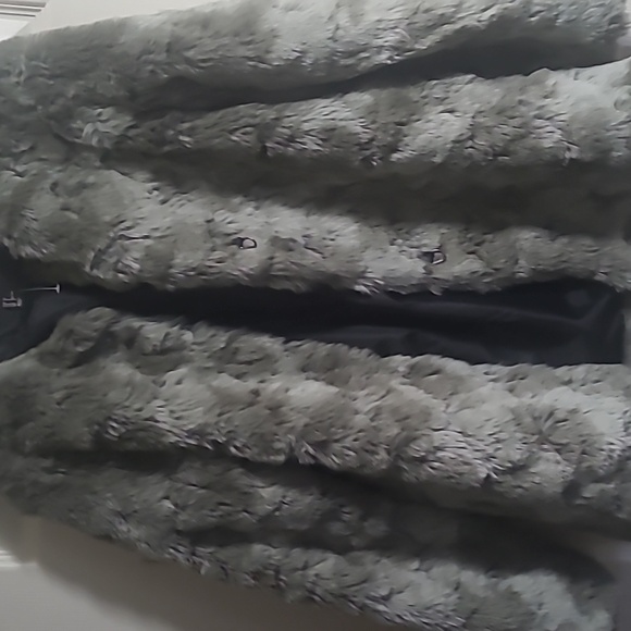 H&M faux fur Jacket. Pre-owned lightly worn - Picture 3 of 7